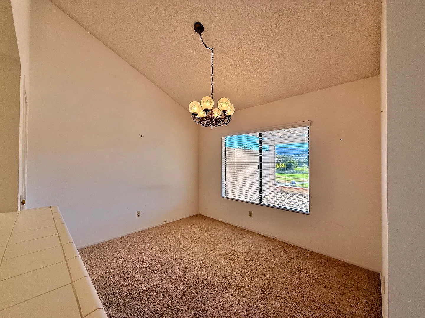 Lovely Single Story Home in Oaks North — Photo 3