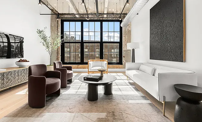 Rented by SERHANT. | media 1