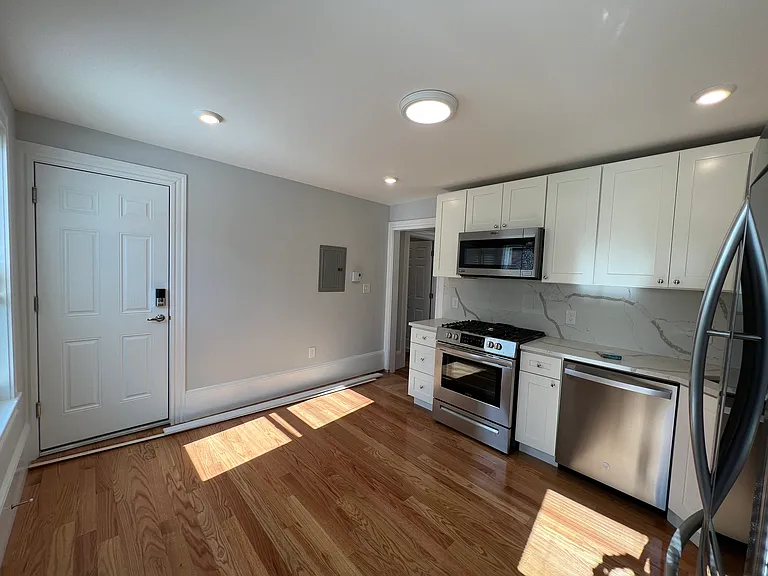 3 Mossland St #3L — Photo 3