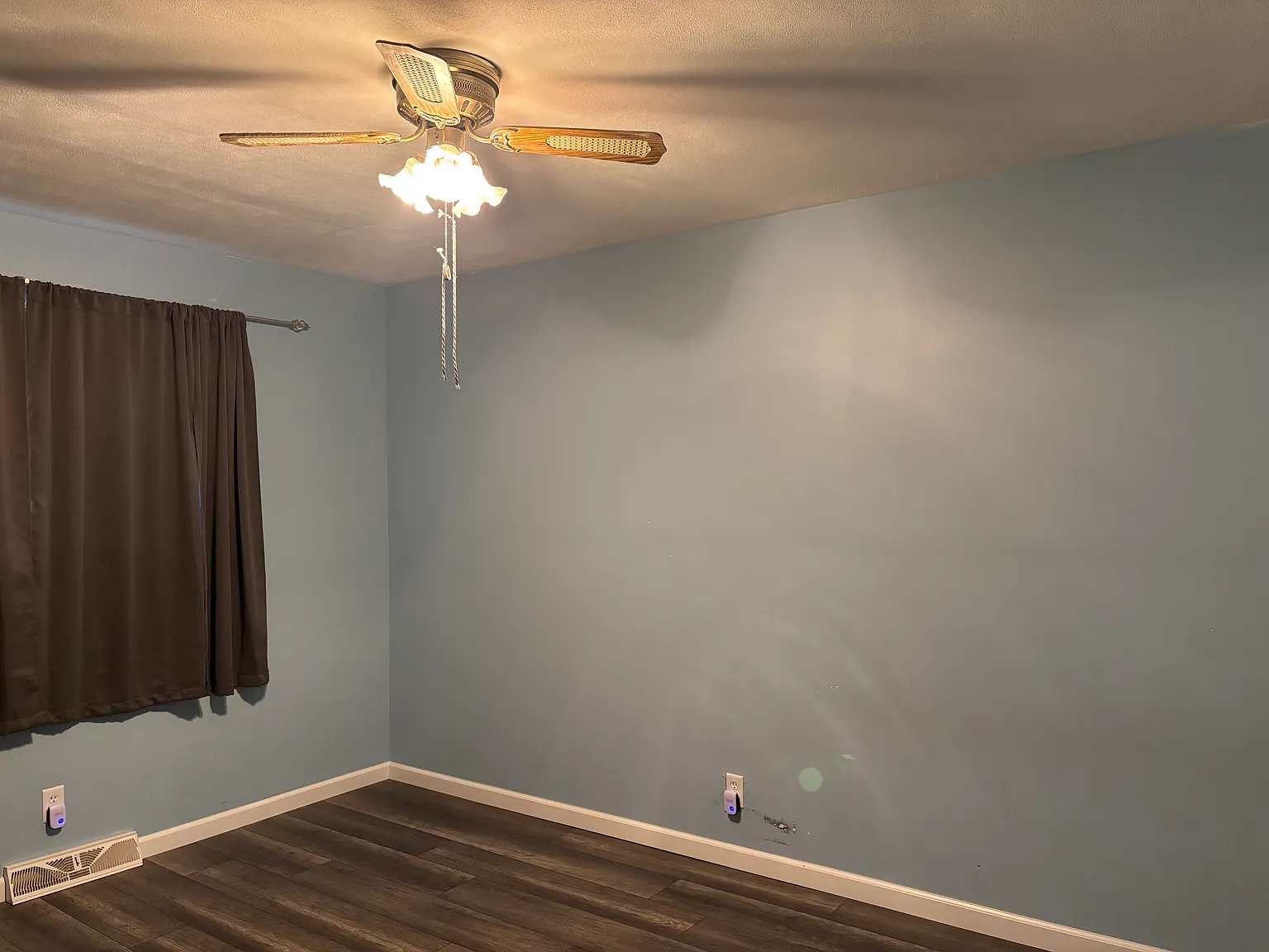 2 bed, 1977 sqft, $2,050 — Photo 4