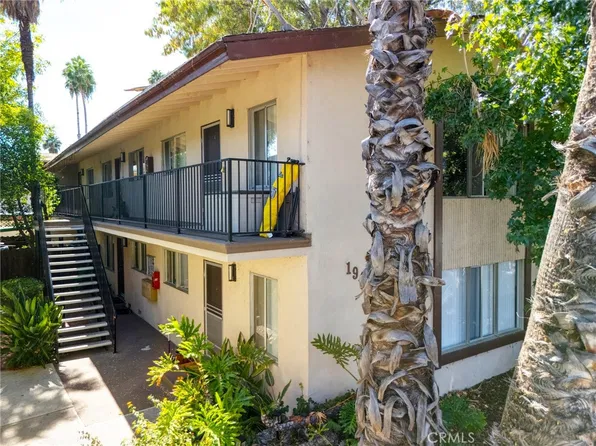 19406 Gilmore St, Reseda, CA 91335