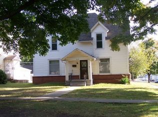 715 Shawnee St, Hiawatha, KS 66434