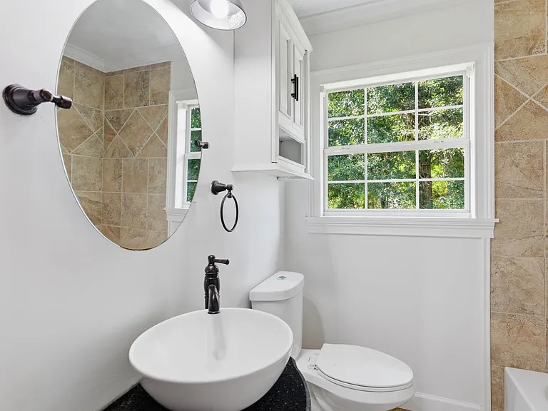 2033 Carolyn Ln — Photo 12