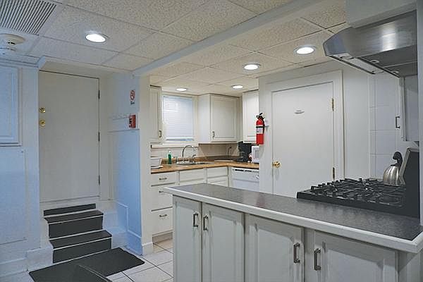 2nd image of 25 Lambert St #2