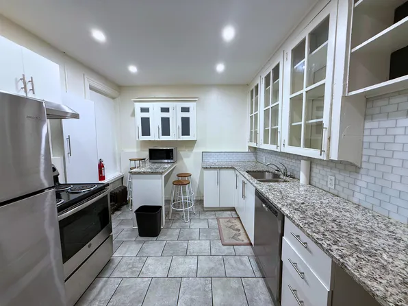 The Mackenzie Apartments, 191 McLeod St, Ottawa, ON K2P 0Z8