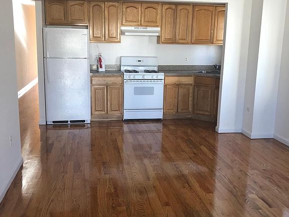 4th image of 1131 Forest Ave #1