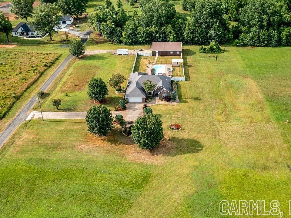 1st image of 14 Country Meadows Dr