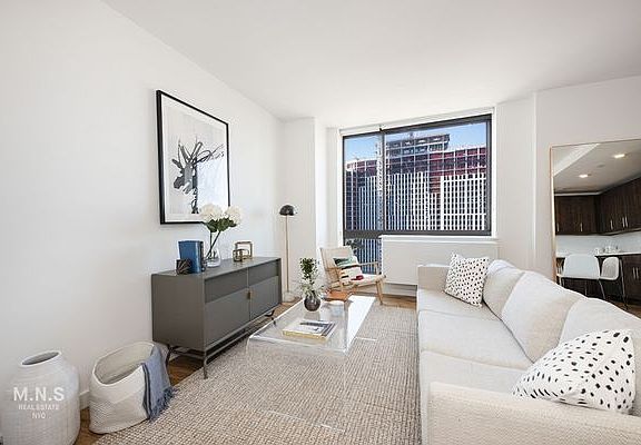 4th image of 14736 94th Ave APT 21J