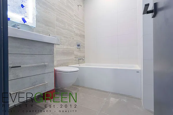 Rented by Evergreen Apartments BK | media 28