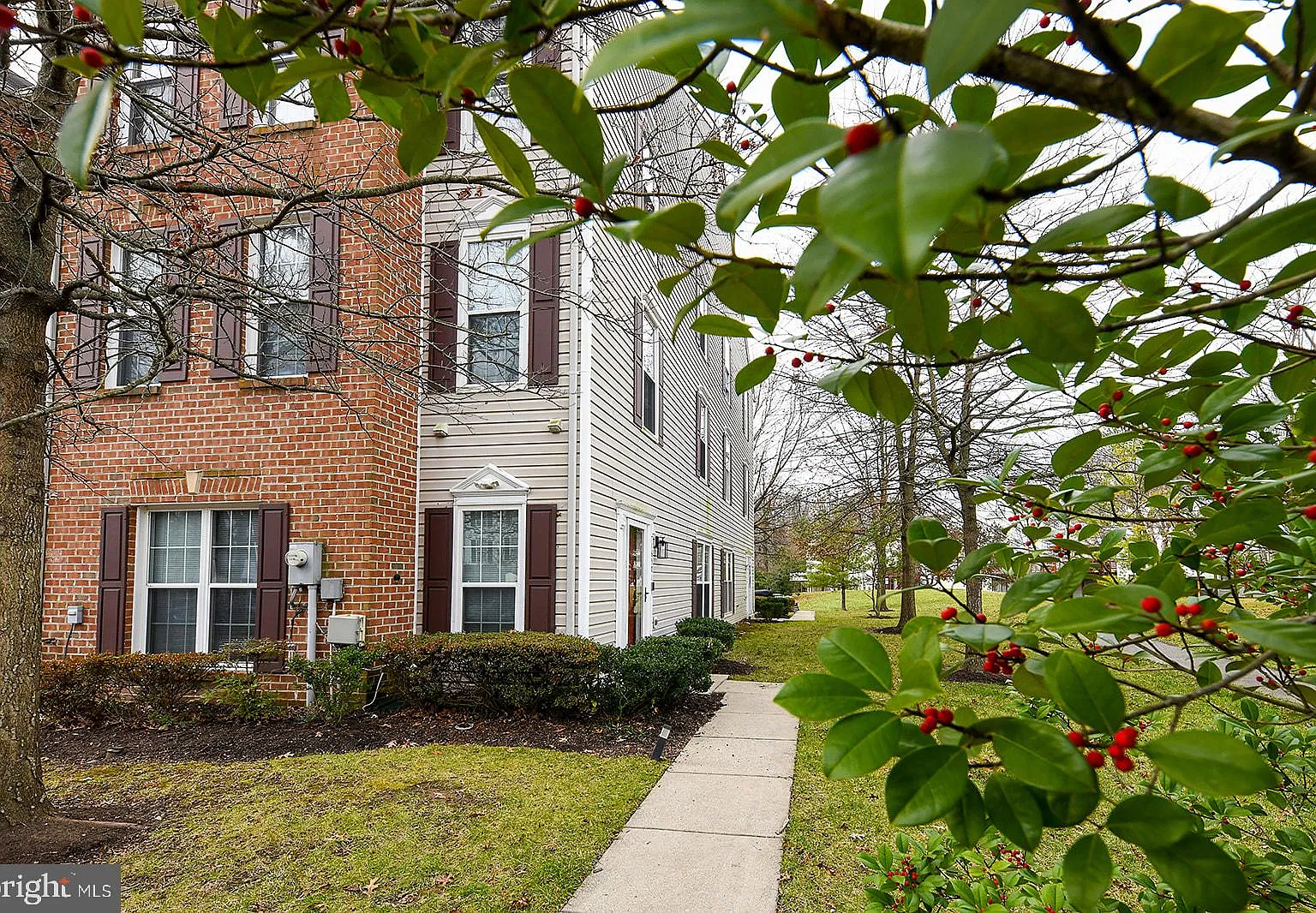 3 bed, 2.5 bath, 1758 sqft, $2,700 — Photo 1