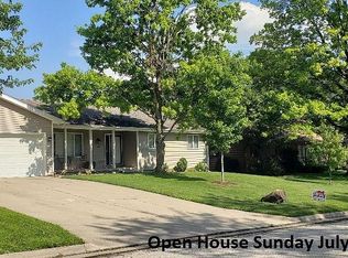 104 Cheltenham Dr, Normal, IL 61761