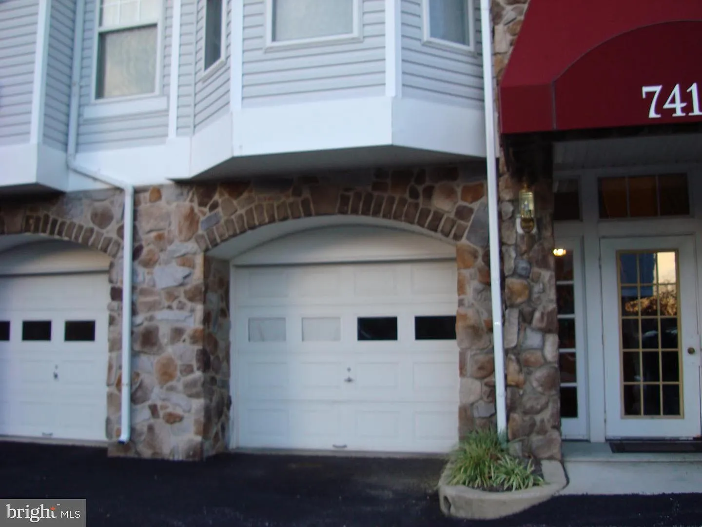 2 bed, 1139 sqft, $2,000 — Photo 2