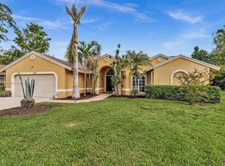 104 Oxford Ct, Royal Palm Beach, FL 33411
