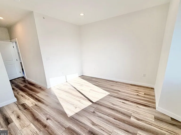 3221 Latona St — Photo 13