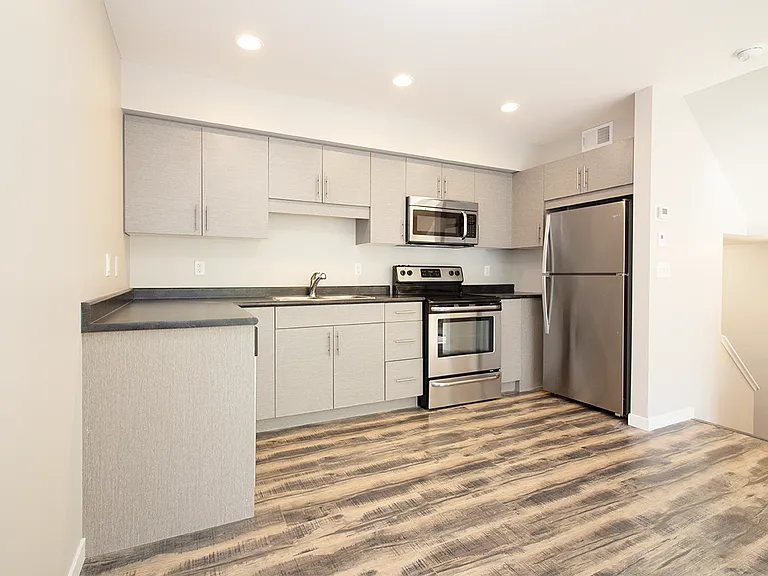 100 Southview Cres #1401 — Photo 4