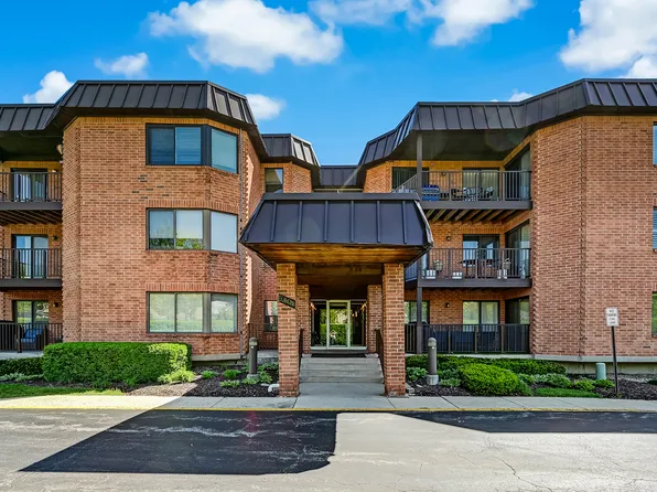 6401 Clarendon Hills Rd APT 305, Willowbrook, IL 60527