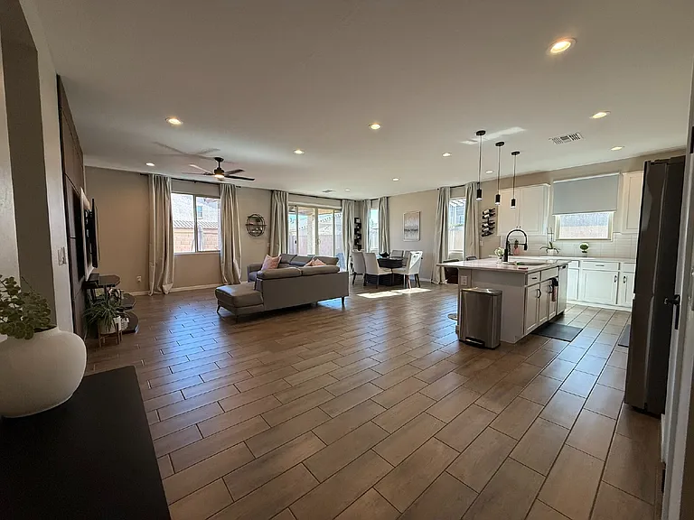 11037 W Hadley St — Photo 14