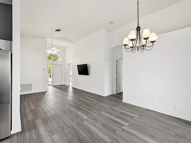 1852 Capeside Cir — Photo 5