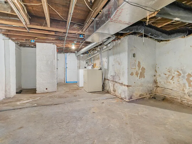 668 Main St — Photo 20