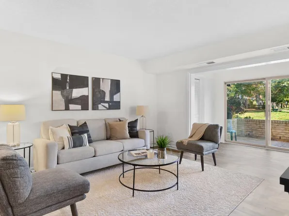 10206 Bushman Dr APT 402, Oakton, VA 22124