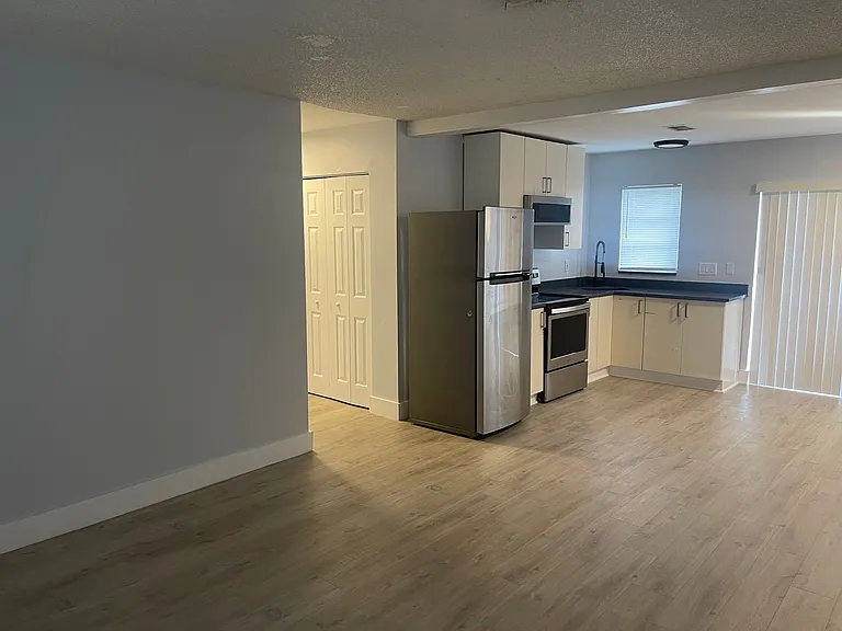 780 NE 46th Ct — Photo 5