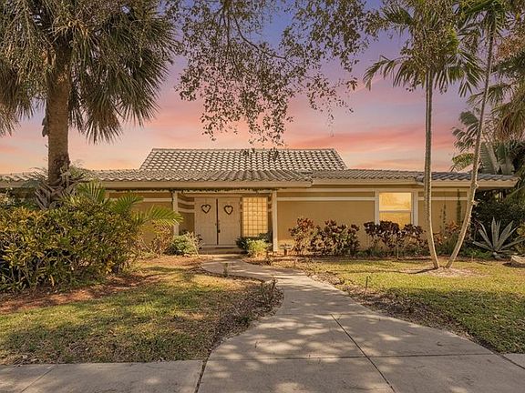 4th image of 1698 SW 7th Ct