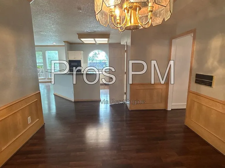 3101 Crickett Dr — Photo 4
