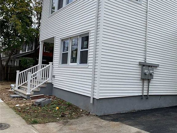 3rd image of 42 E Hawthorne Ave