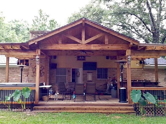 500 sf back porch w/kitchen
