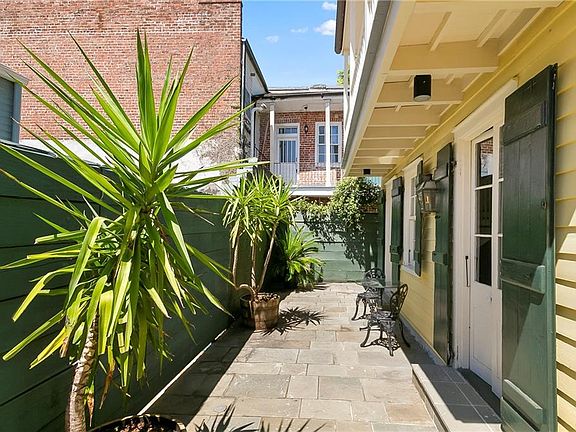 3rd image of 933 Orleans Ave #5