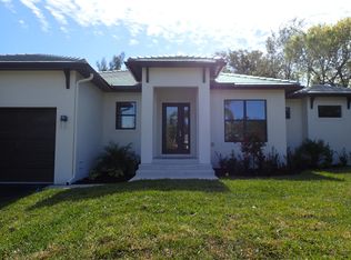 1060 N Alhambra Cir, Naples, FL 34103