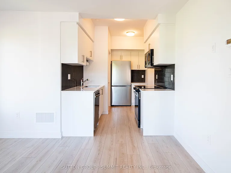 940 Saint David St N #3 — Photo 5
