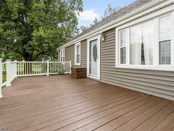 4th image of 3007 Ravenna Ave