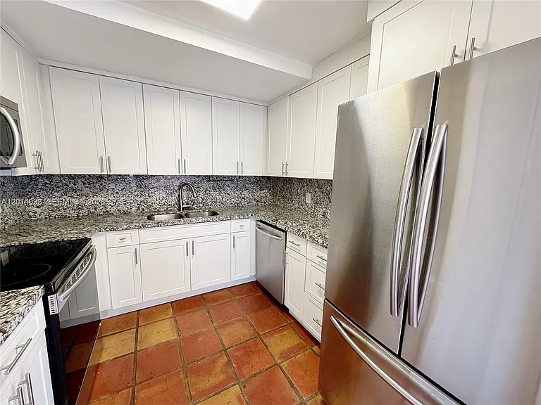 2918 Bird Ave #7 — Photo 9