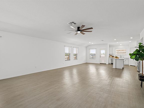 2nd image of 101 Sunrise Oak Cv