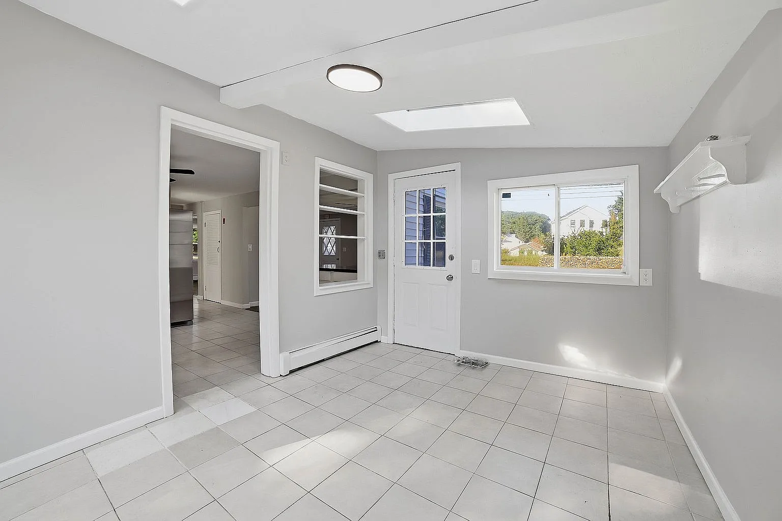 4 bed, 2300 sqft, $3,500 — Photo 2