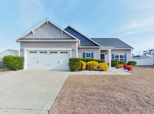 587 Collinwood Dr, Raeford, NC 28376