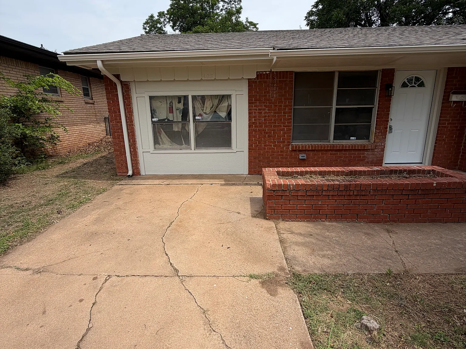 3 bed, 1.5 bath, 911 sqft, $1,450 — Photo 2