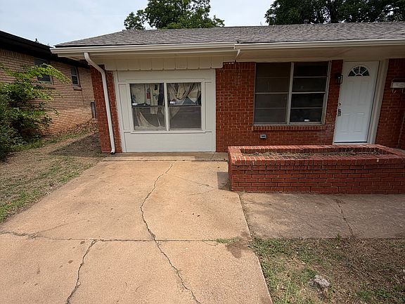 2nd image of 405 NW 83rd St