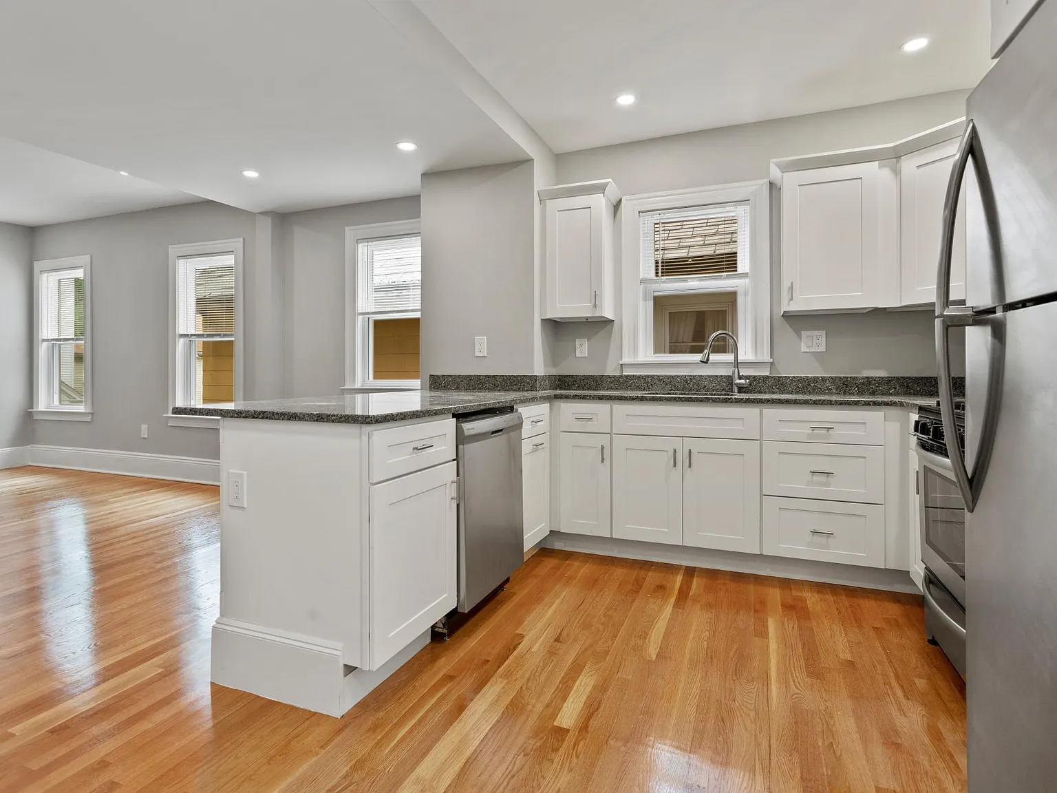 3 bed, 1350 sqft, $3,000 — Photo 1