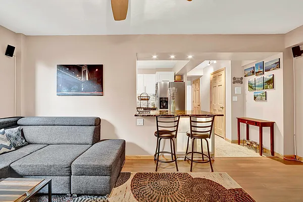 Sold by REMAX Elite | media 5