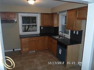 5th image of 20270 Midway Ave