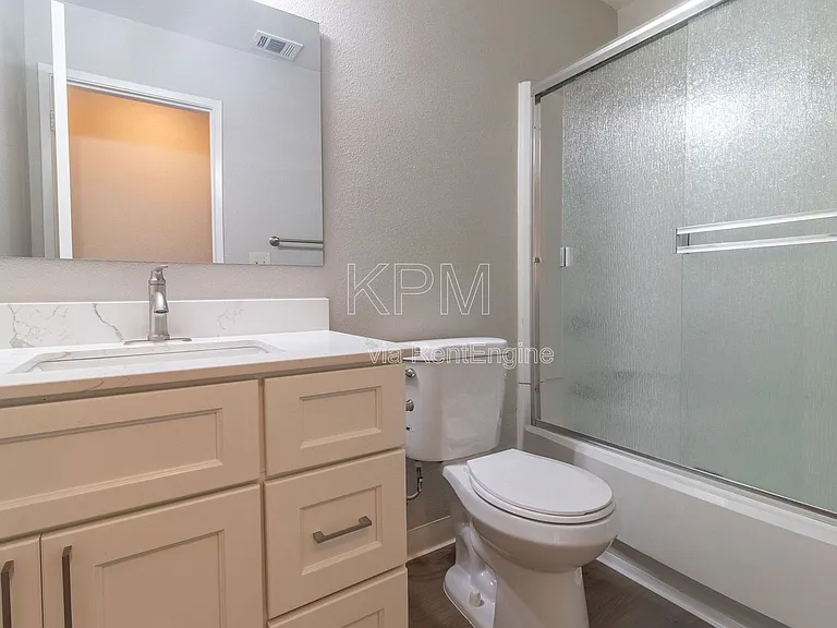 Stamford Court Apartments — Photo 14