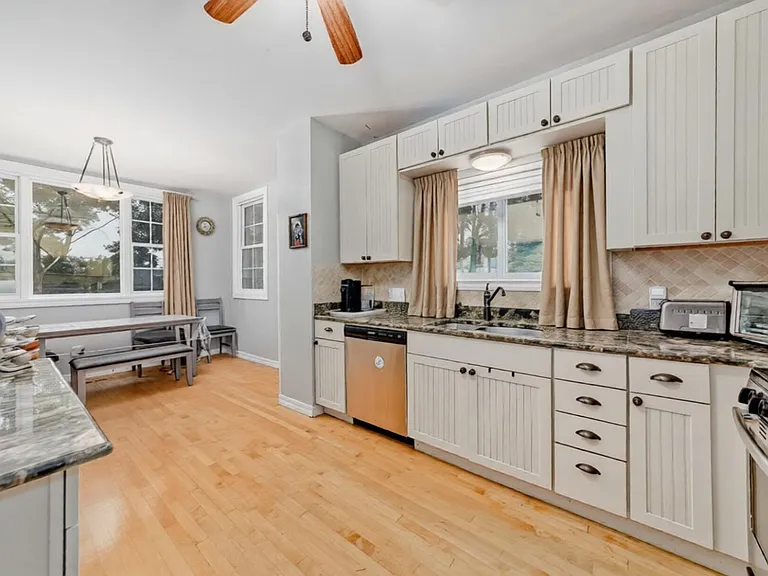 36 E Touhy Ave — Photo 5