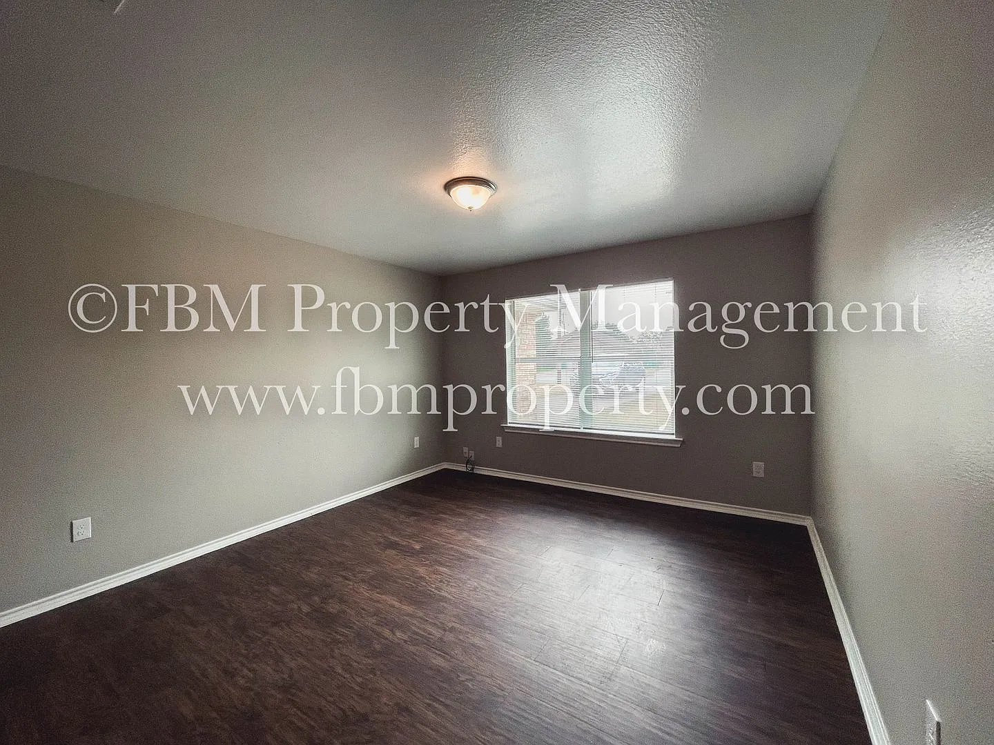 1514 Drexal Dr - Cozy 3 Bedroom, 2 Bathroom Brick Duplex Home in Waxahachie, TX! — Photo 2