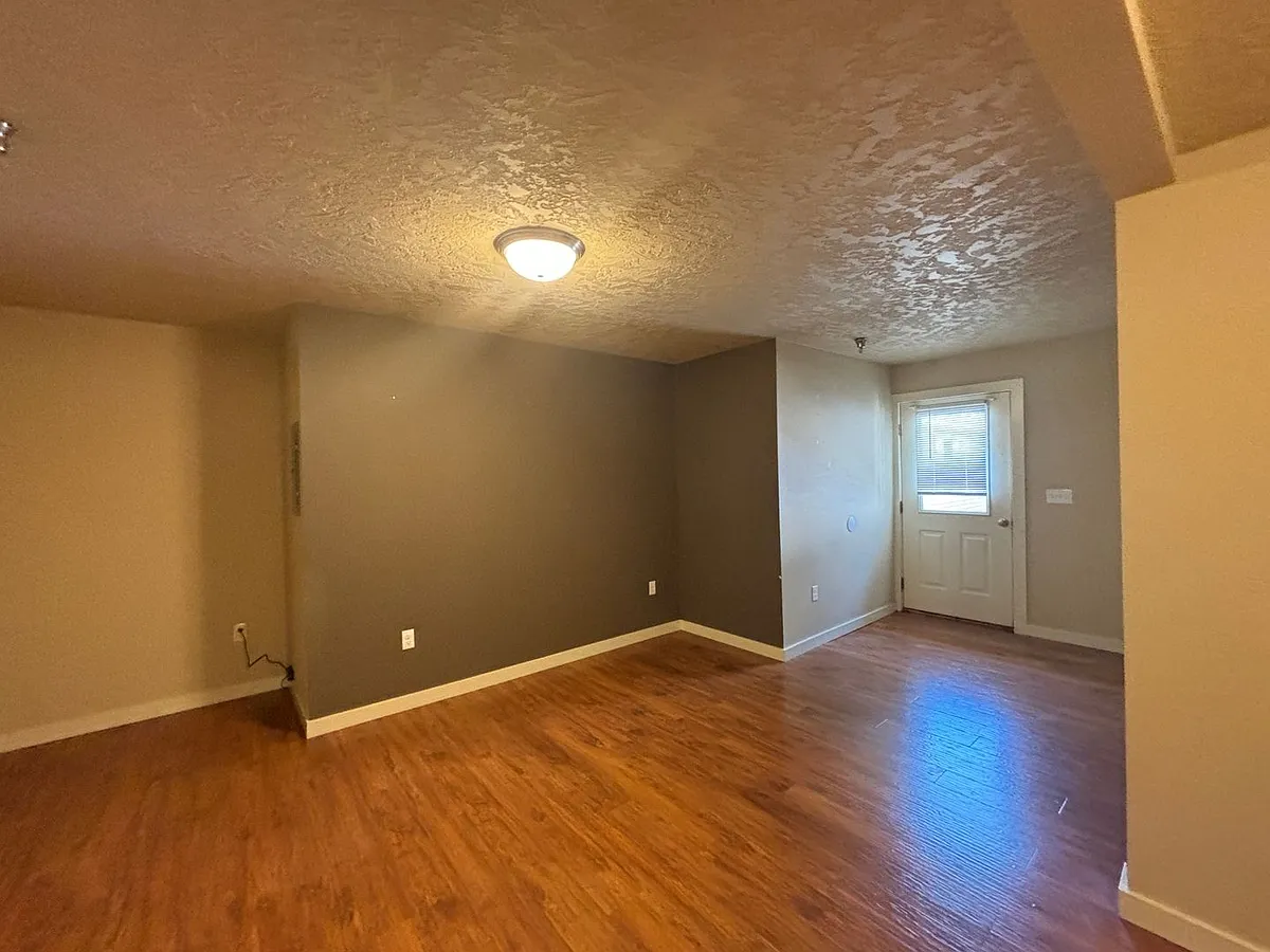 Building Photo - 2109 3rd St