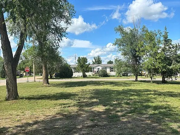 227 8th St, Newell, SD 57760