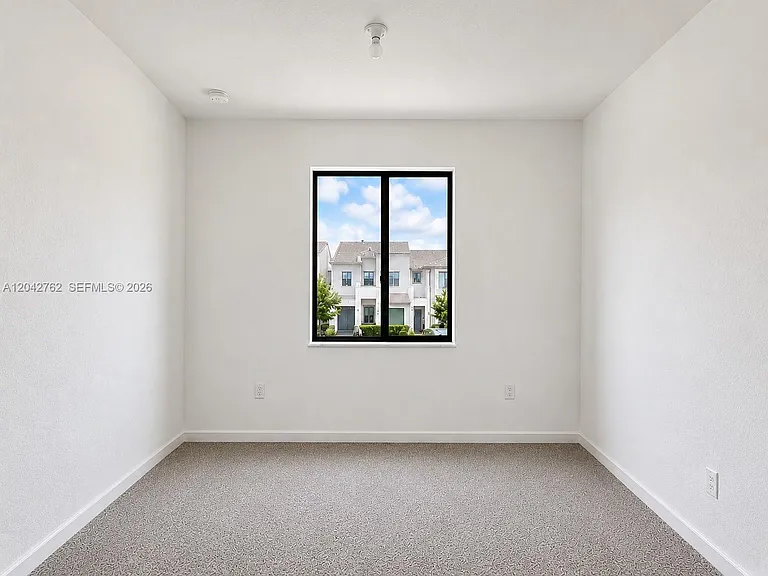 307 NE 208th Ter — Photo 7