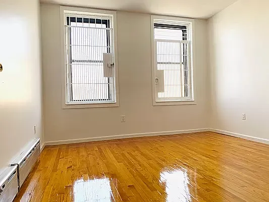 Rented by EXR | media 9