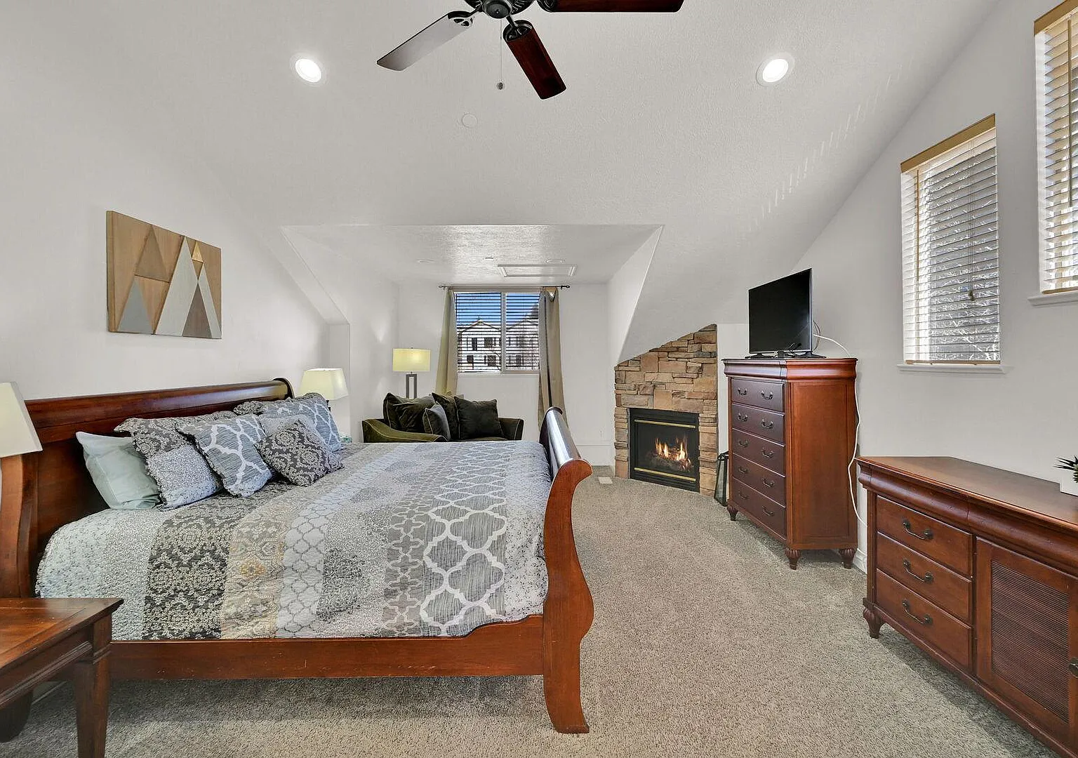3521 N Fox Run Dr — Photo 2
